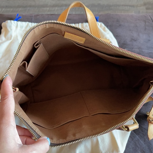 Louis Vuitton - Picture 5 of 5